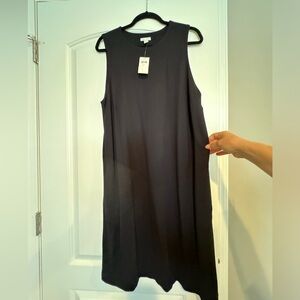 Great summer J Jill dress. Easy to wear anywhere and with pockets. MIDI length.